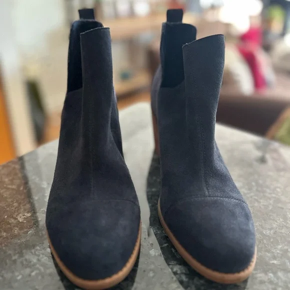 TOM’s | Like NEW Everly Navy Suede Ankle Boots Size 9.5 - Picture 7 of 8